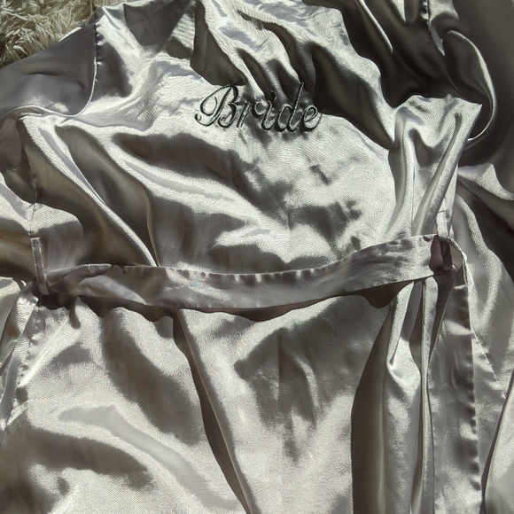 Bride robe - Picture 1 of 2